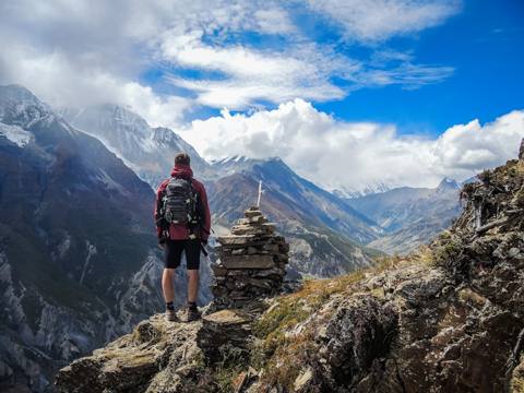Diego en la cima del Himalaya